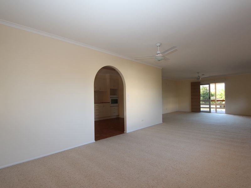 16 Victor Avenue, Paradise Point QLD 4216
