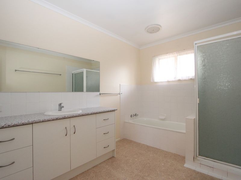 16 Victor Avenue, Paradise Point QLD 4216