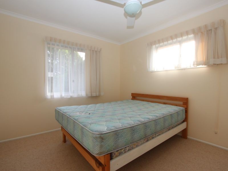 16 Victor Avenue, Paradise Point QLD 4216
