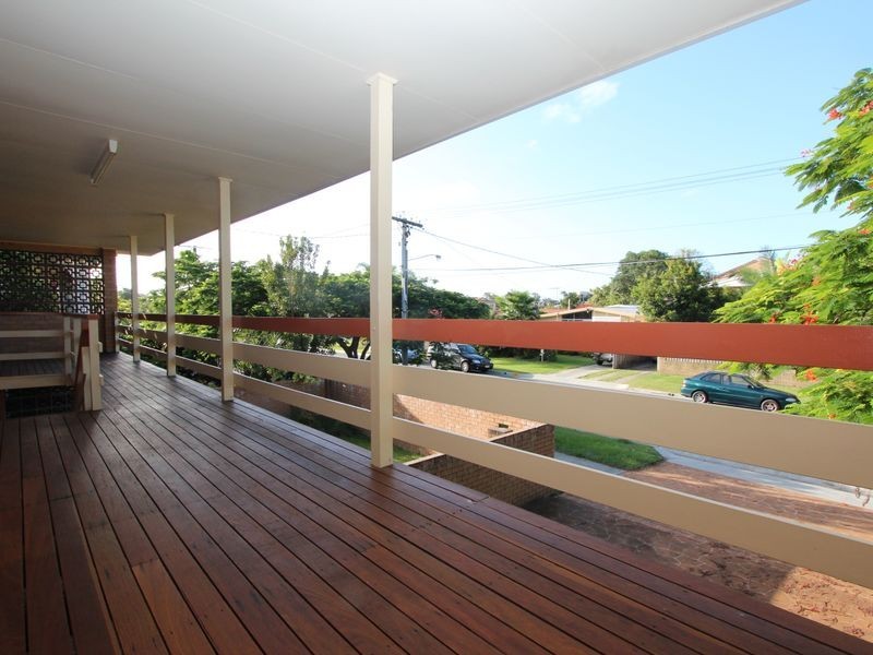 16 Victor Avenue, Paradise Point QLD 4216