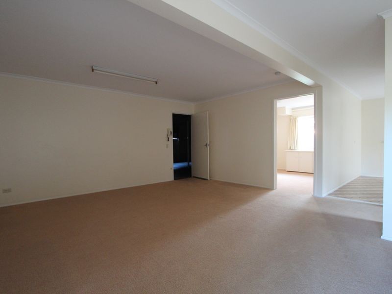 16 Victor Avenue, Paradise Point QLD 4216