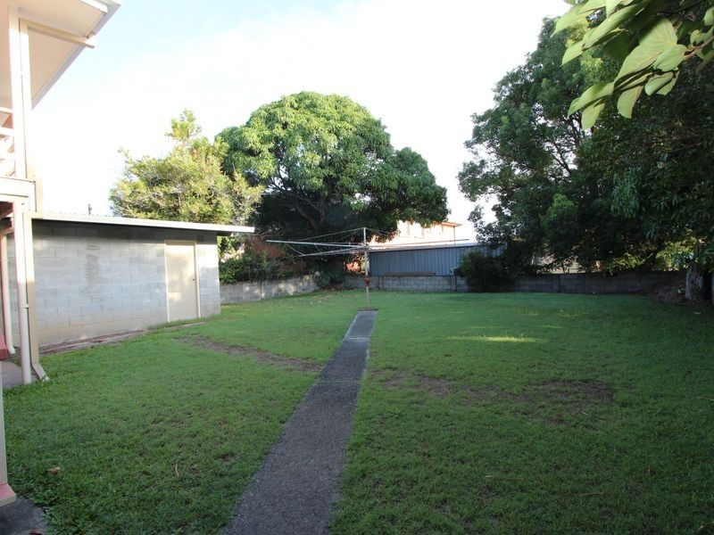 16 Victor Avenue, Paradise Point QLD 4216