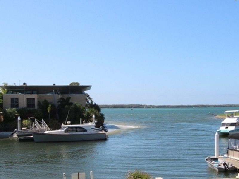 1 Canal Avenue, Runaway Bay QLD 4216