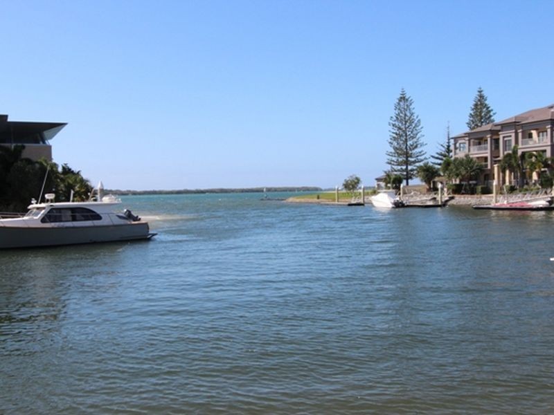 1 Canal Avenue, Runaway Bay QLD 4216