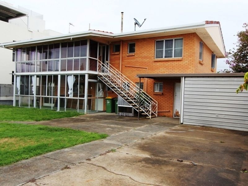 1 Canal Avenue, Runaway Bay QLD 4216