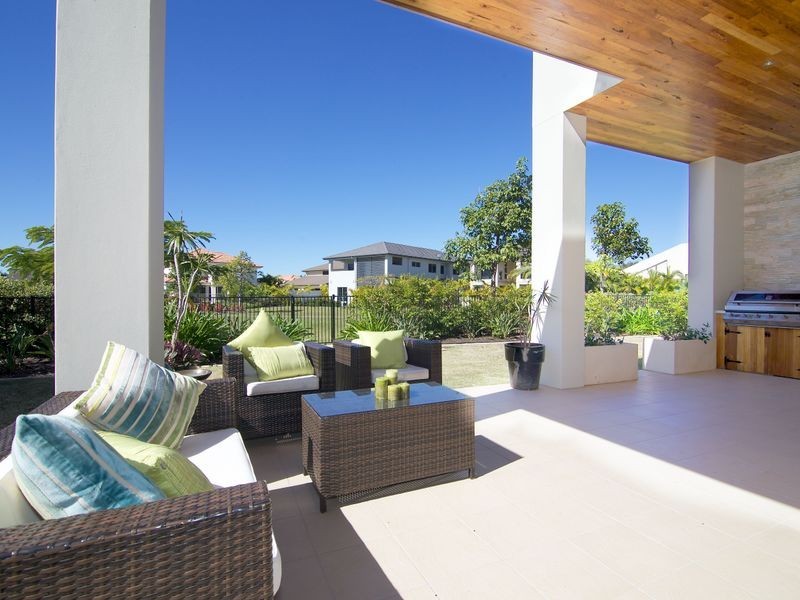 2562 Cressbrook Drive, Hope Island QLD 4212