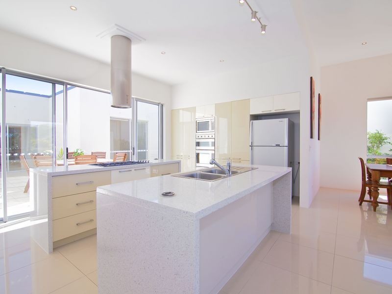 2562 Cressbrook Drive, Hope Island QLD 4212