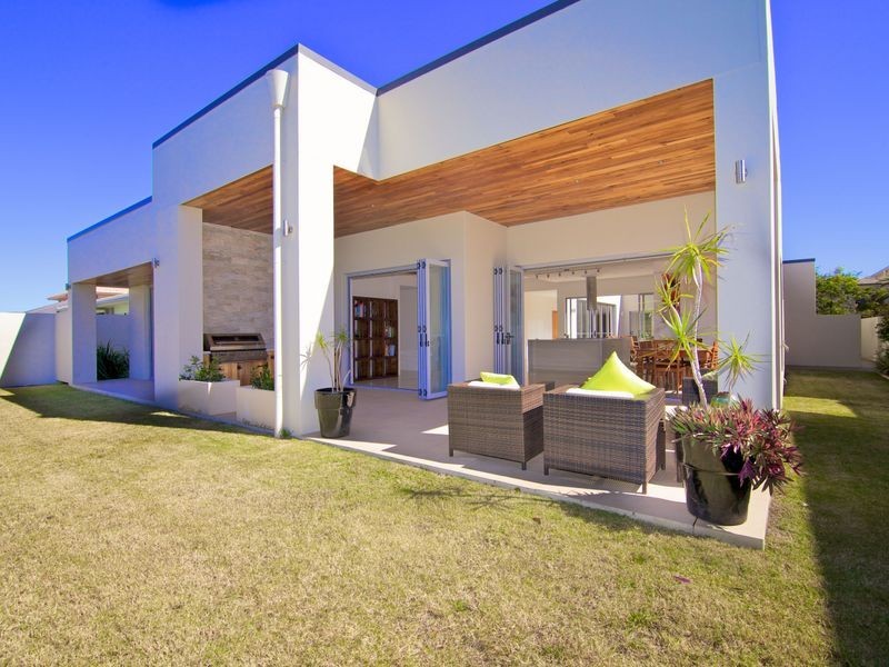 2562 Cressbrook Drive, Hope Island QLD 4212