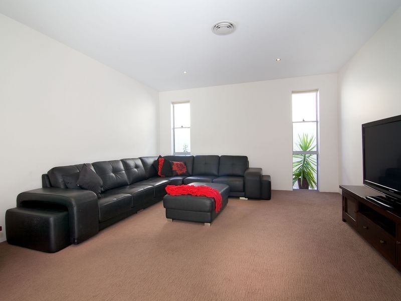 2562 Cressbrook Drive, Hope Island QLD 4212