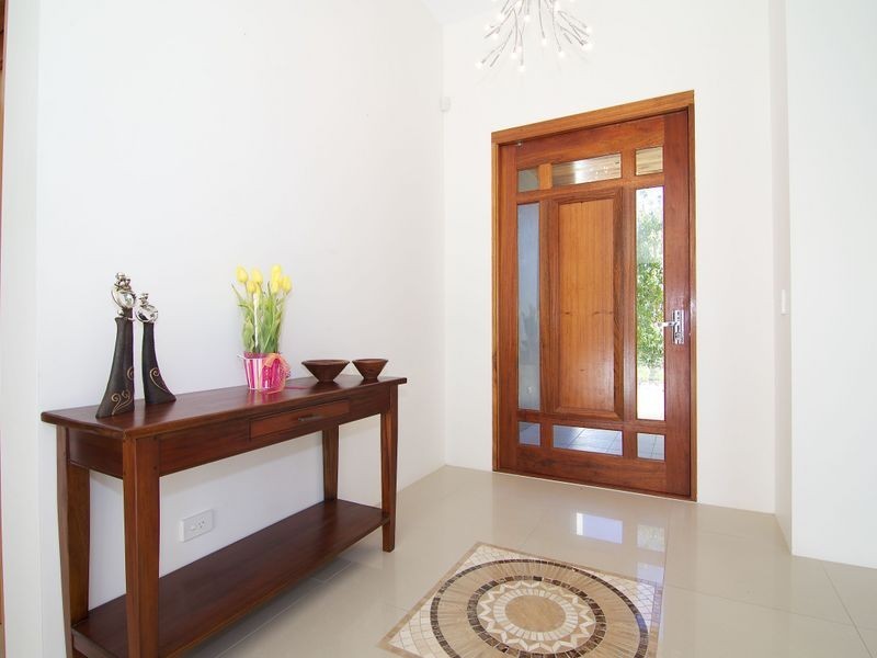2562 Cressbrook Drive, Hope Island QLD 4212