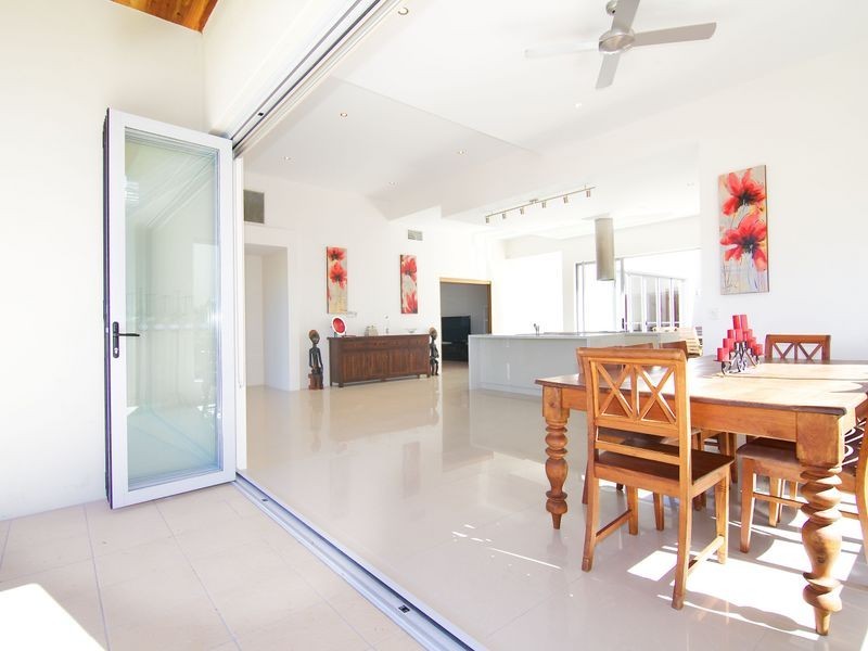 2562 Cressbrook Drive, Hope Island QLD 4212