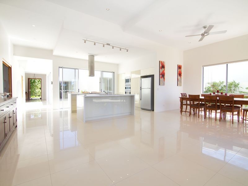 2562 Cressbrook Drive, Hope Island QLD 4212