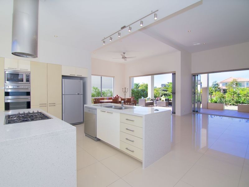 2562 Cressbrook Drive, Hope Island QLD 4212