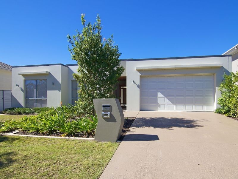 2562 Cressbrook Drive, Hope Island QLD 4212