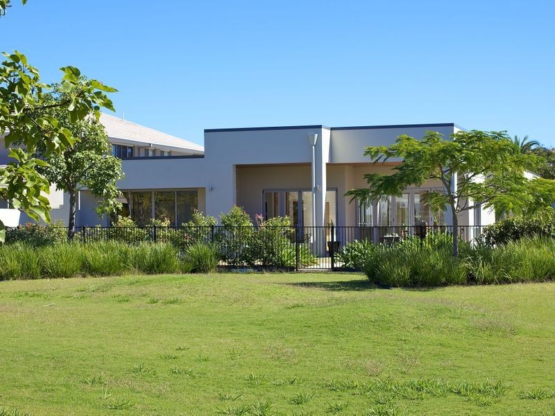 2562 Cressbrook Drive, Hope Island QLD 4212