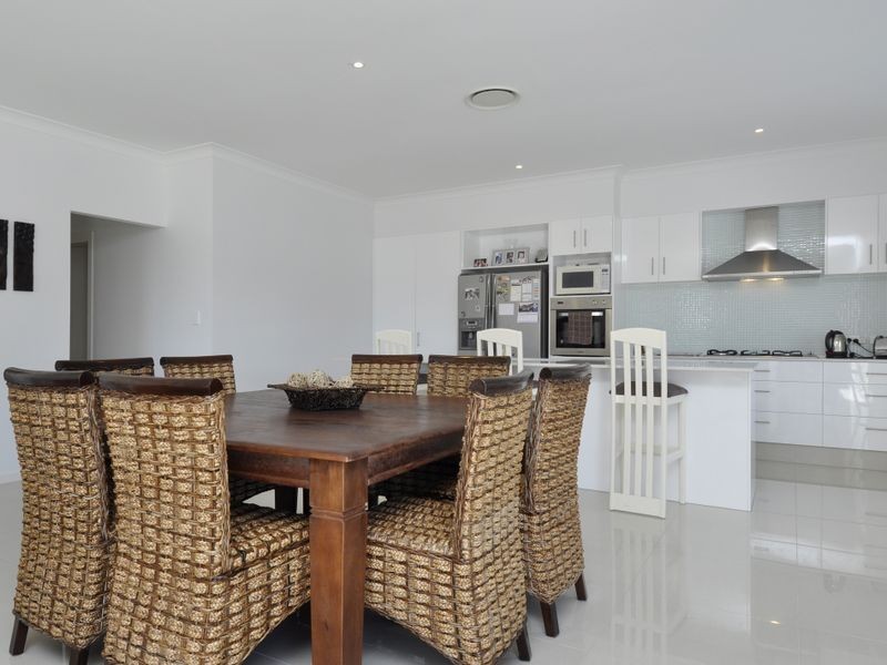 27 Palladium Bvd, Hope Island QLD 4212