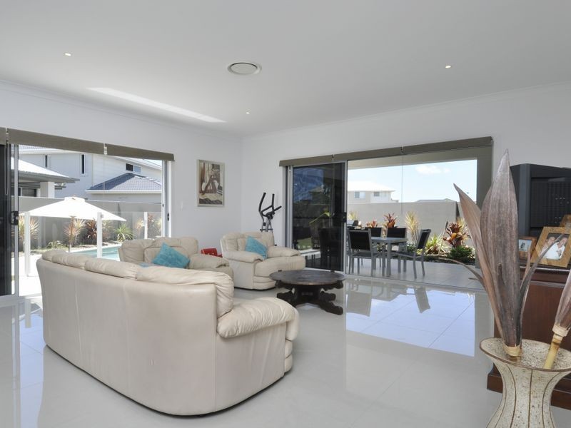27 Palladium Bvd, Hope Island QLD 4212