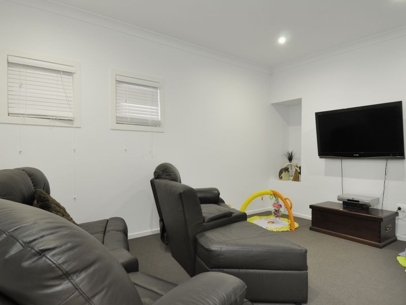 27 Palladium Bvd, Hope Island QLD 4212