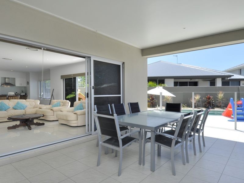 27 Palladium Bvd, Hope Island QLD 4212