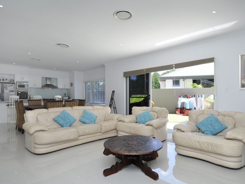 27 Palladium Bvd, Hope Island QLD 4212