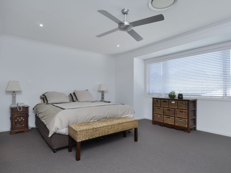 27 Palladium Bvd, Hope Island QLD 4212