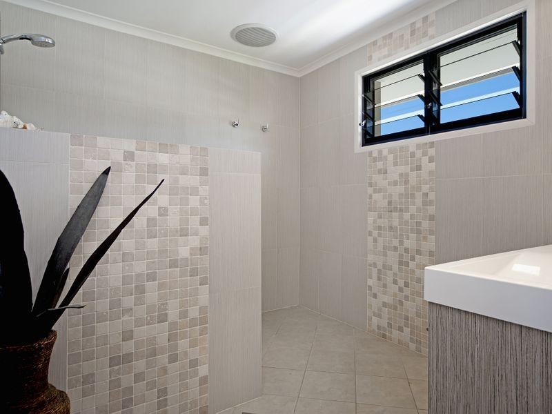 40 Abalone Avenue, Paradise Point QLD 4216