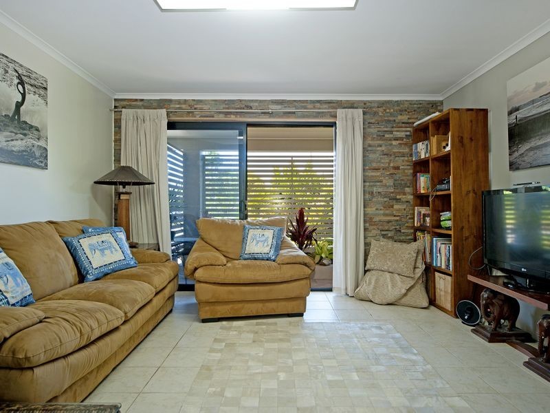 40 Abalone Avenue, Paradise Point QLD 4216
