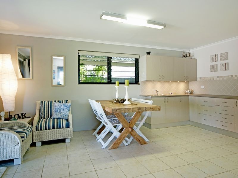 40 Abalone Avenue, Paradise Point QLD 4216