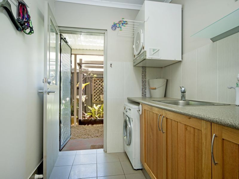 40 Abalone Avenue, Paradise Point QLD 4216