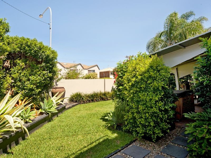 40 Abalone Avenue, Paradise Point QLD 4216