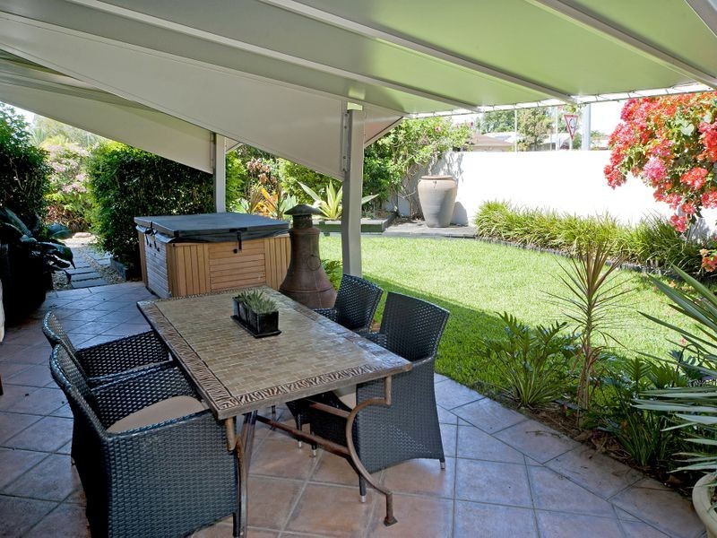 40 Abalone Avenue, Paradise Point QLD 4216