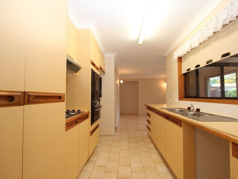 4 Lakefield Crescent, Paradise Point QLD 4216