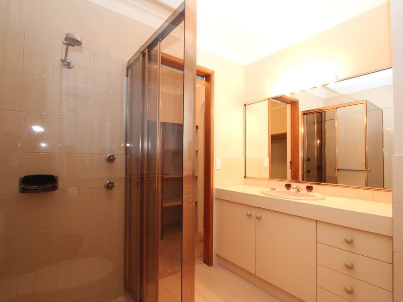 4 Lakefield Crescent, Paradise Point QLD 4216