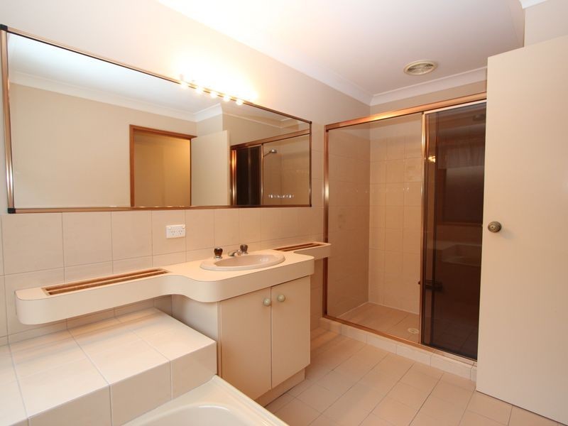 4 Lakefield Crescent, Paradise Point QLD 4216