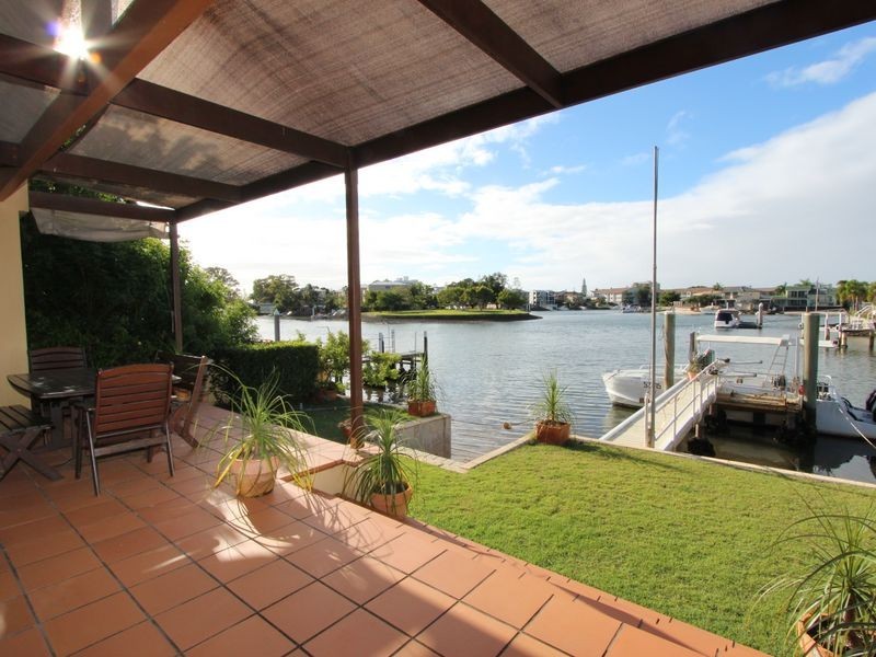 12 Margaroola Avenue, Biggera Waters QLD 4216