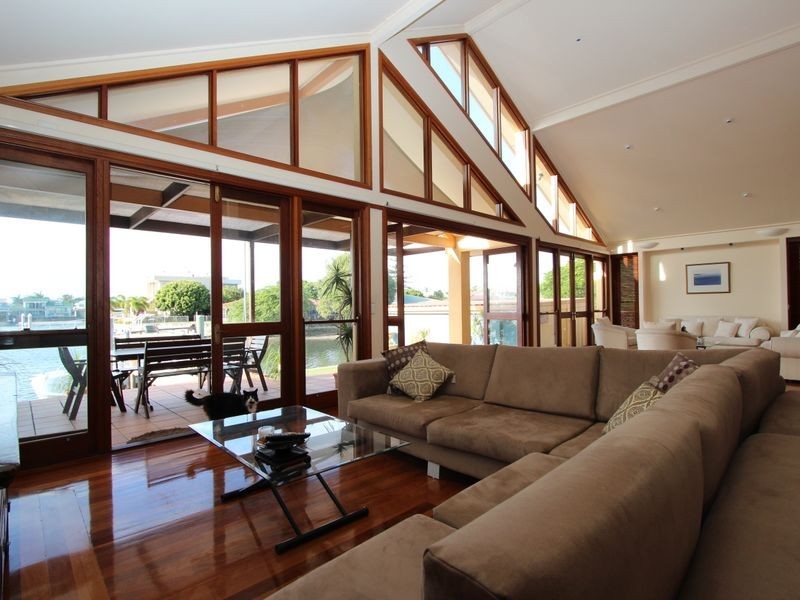 12 Margaroola Avenue, Biggera Waters QLD 4216