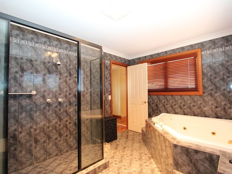 12 Margaroola Avenue, Biggera Waters QLD 4216