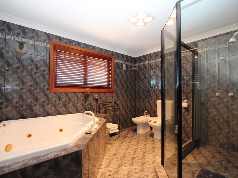 12 Margaroola Avenue, Biggera Waters QLD 4216