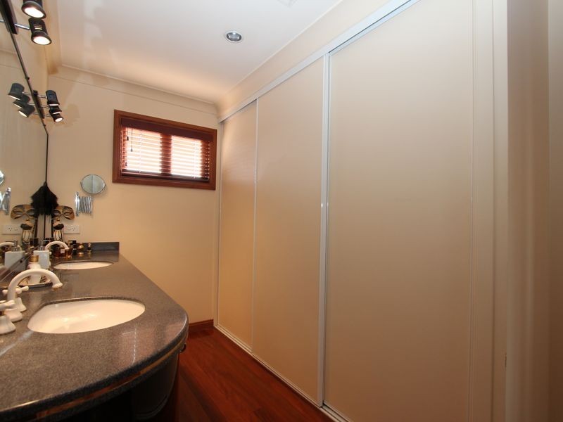 12 Margaroola Avenue, Biggera Waters QLD 4216