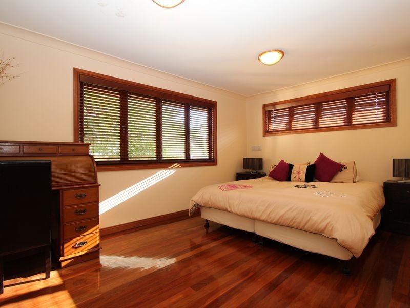 12 Margaroola Avenue, Biggera Waters QLD 4216