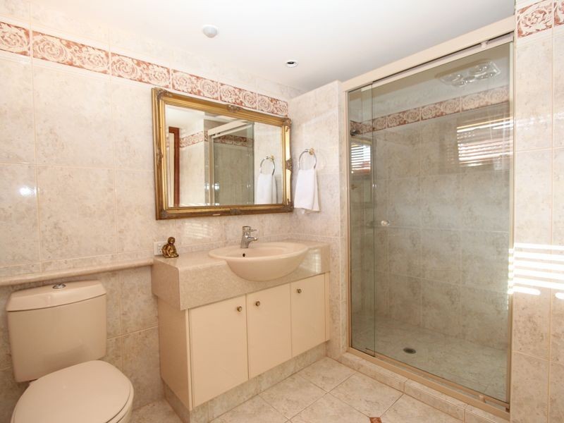 12 Margaroola Avenue, Biggera Waters QLD 4216