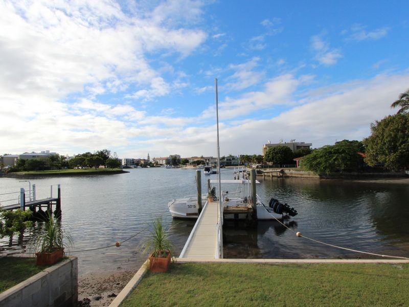 12 Margaroola Avenue, Biggera Waters QLD 4216