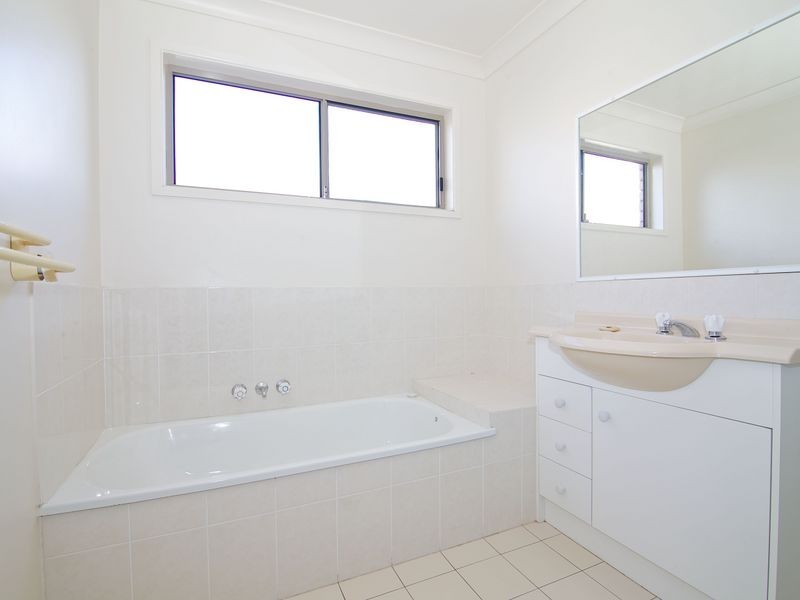 77 Numbat Court East, Coombabah QLD 4216