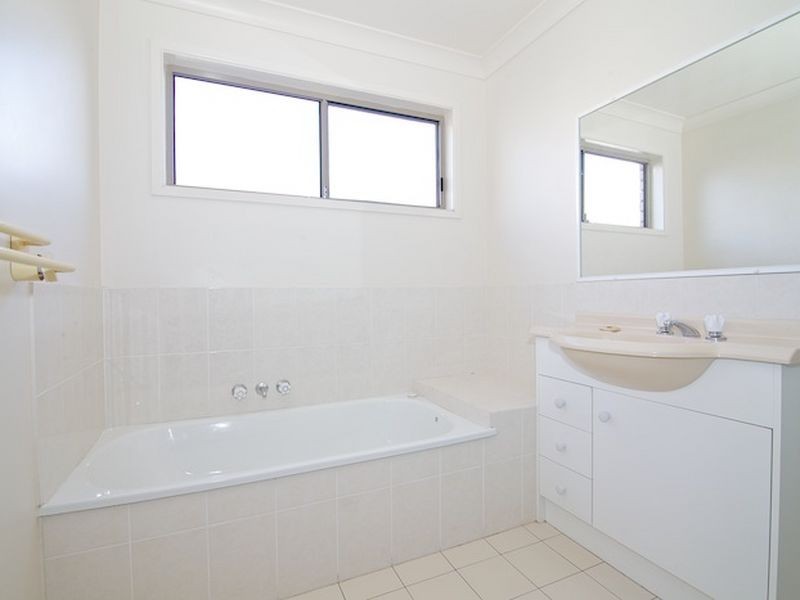 77 Numbat Court East, Coombabah QLD 4216