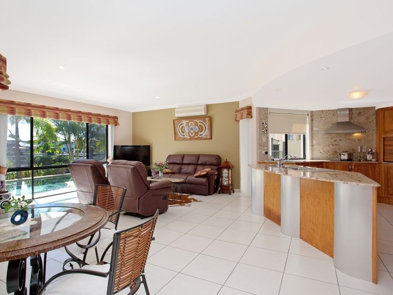 25 Windchimes Way, Helensvale QLD 4212