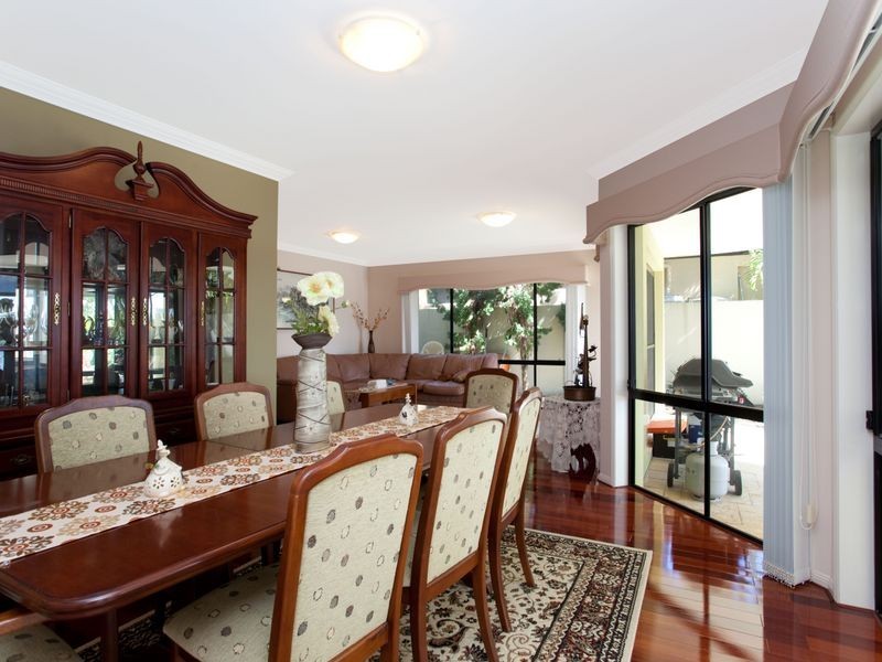 25 Windchimes Way, Helensvale QLD 4212