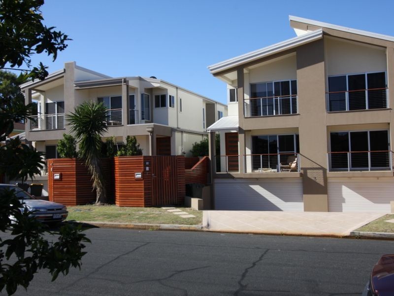2/5 Nankeen Avenue, Paradise Point QLD 4216