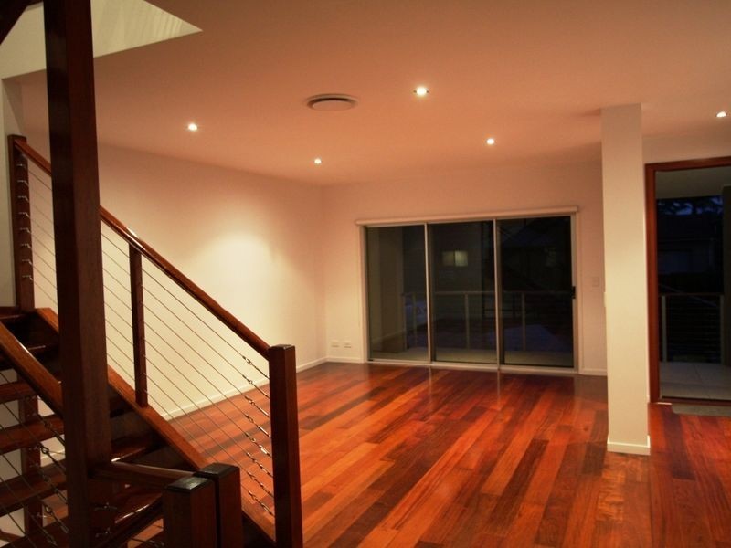 2/5 Nankeen Avenue, Paradise Point QLD 4216