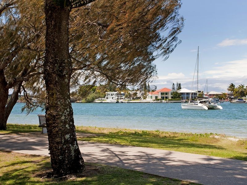 6 Mallard Avenue, Paradise Point QLD 4216