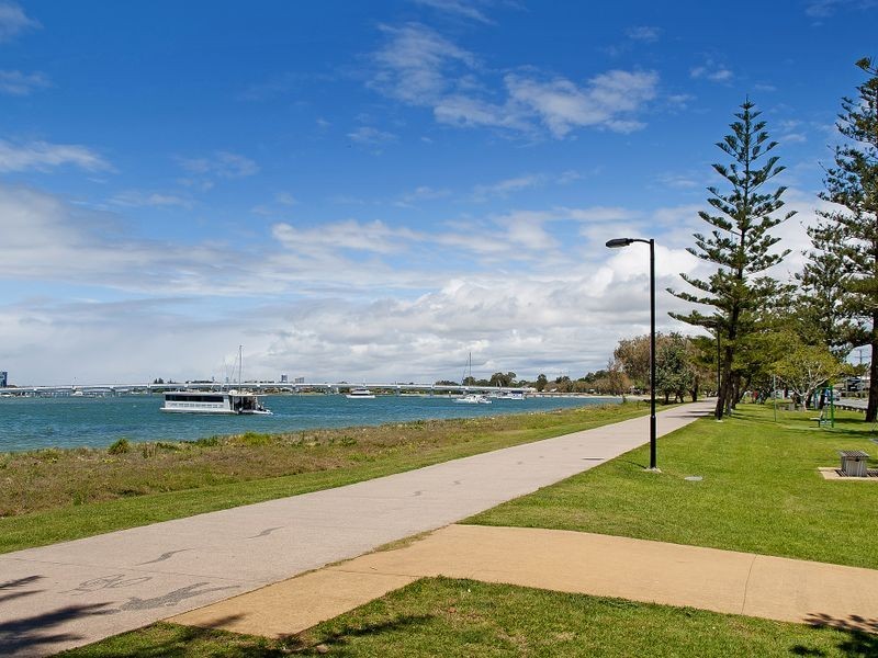 6 Mallard Avenue, Paradise Point QLD 4216